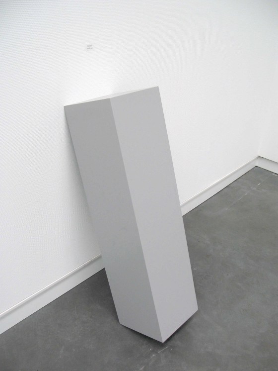 Deal with me | Karin van Pinxteren | pedestal + stamp | Museum De Pont