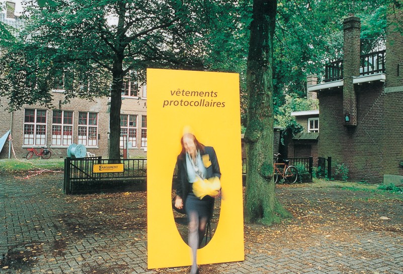 Vêtements Protocollaires | Hostess performance |Karin van Pinxteren | Argument, Tilburg | 2000