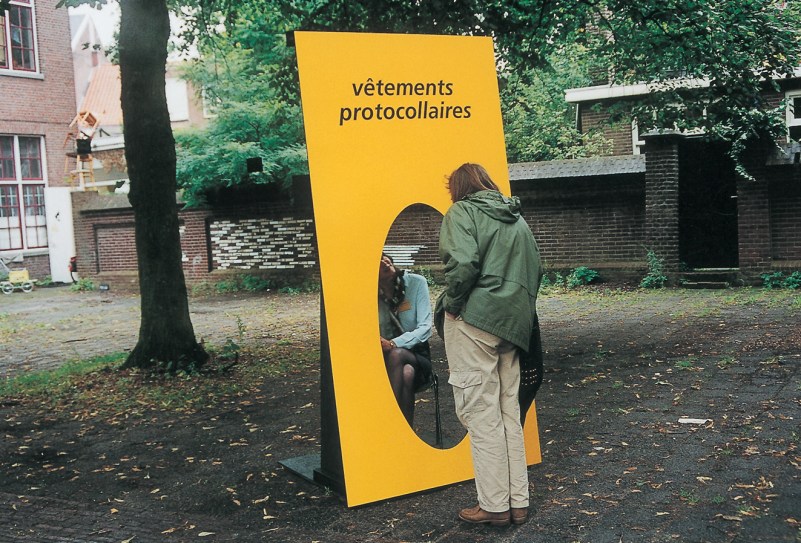 Vêtements Protocollaires | Hostess performance |Karin van Pinxteren | Argument, Tilburg | 2000